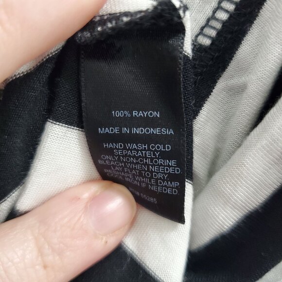 Express Women's Black & White Stripe Mix Print Cap Sleeve Rayon Knit Top Size S - Picture 4 of 6